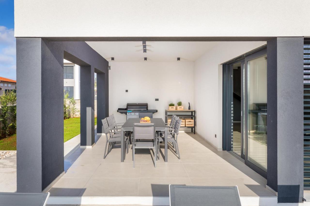 Amazing Private Villa With Outdoor Swimming Pool In Vodnjan Exterior foto